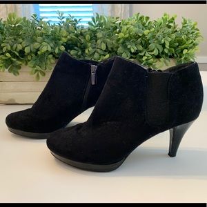 👠Bandolino Suede Booties